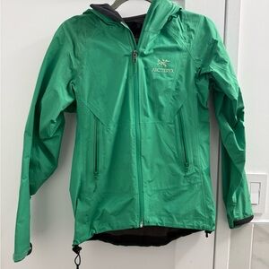 Arc'teryx Womens Vibrant Green Goretex Jacket